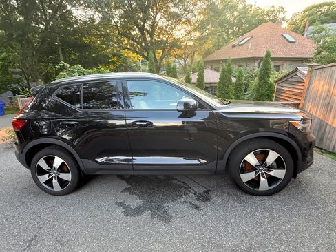 Used 2020 Volvo XC40 T5 Momentum AWD/4WD image 4