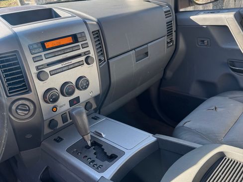 Used 2005 Nissan Titan LE w/ (S01) Side-Airbag Pkg w/ VDC image 5