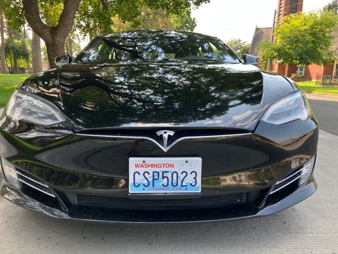 Used 2020 Tesla Model S Long Range Plus image 10