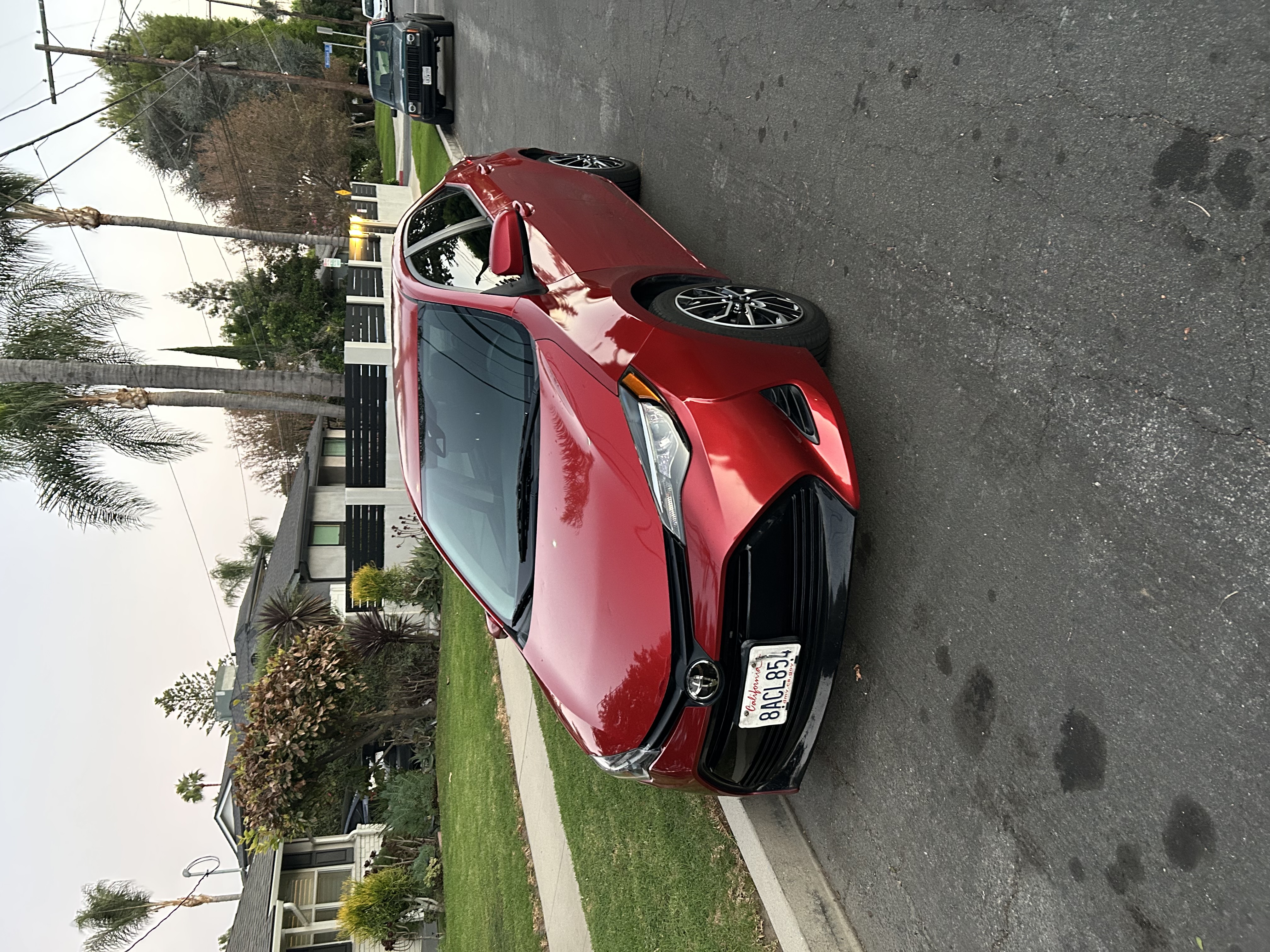 Used 2017 Toyota Corolla LE w/ Carpet Mat Package (TMS) FWD image 2