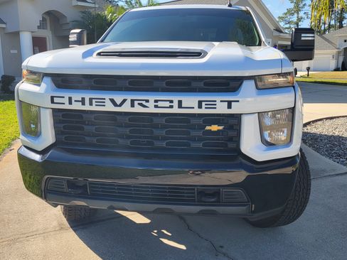 Used 2021 Chevrolet Silverado 2500 Custom w/ Custom Value Package image 4