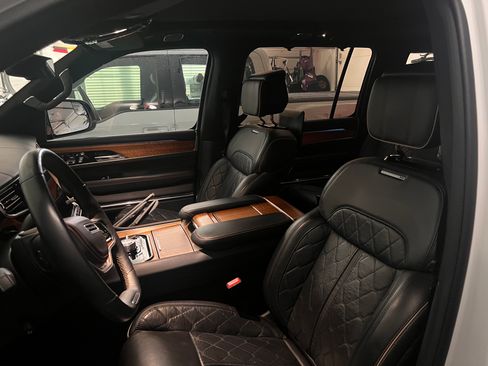 Used 2022 Jeep Grand Wagoneer Series III w/ Rear Seat Video Group 1 image 9