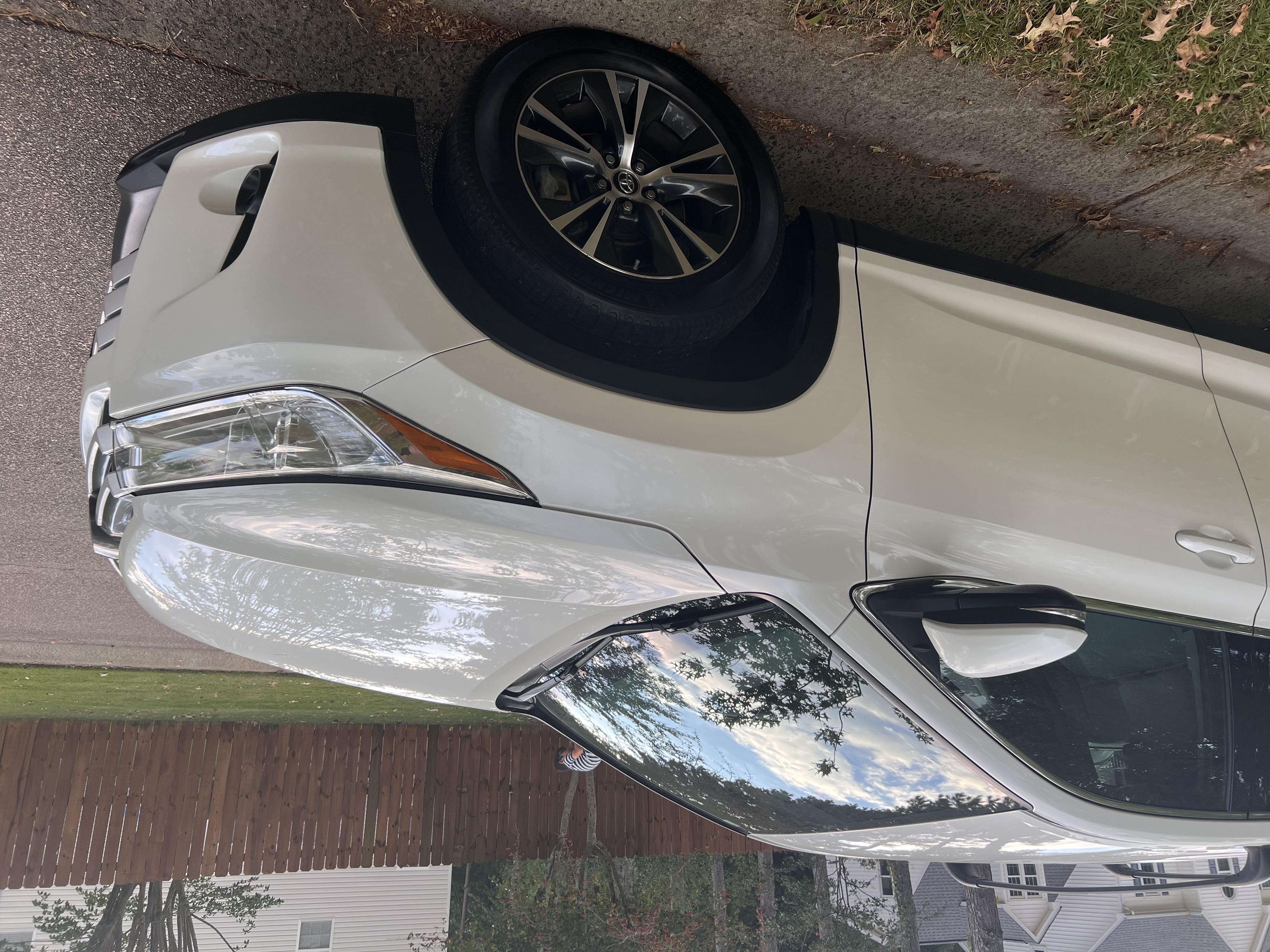 Used 2019 Toyota Highlander LE FWD image 11