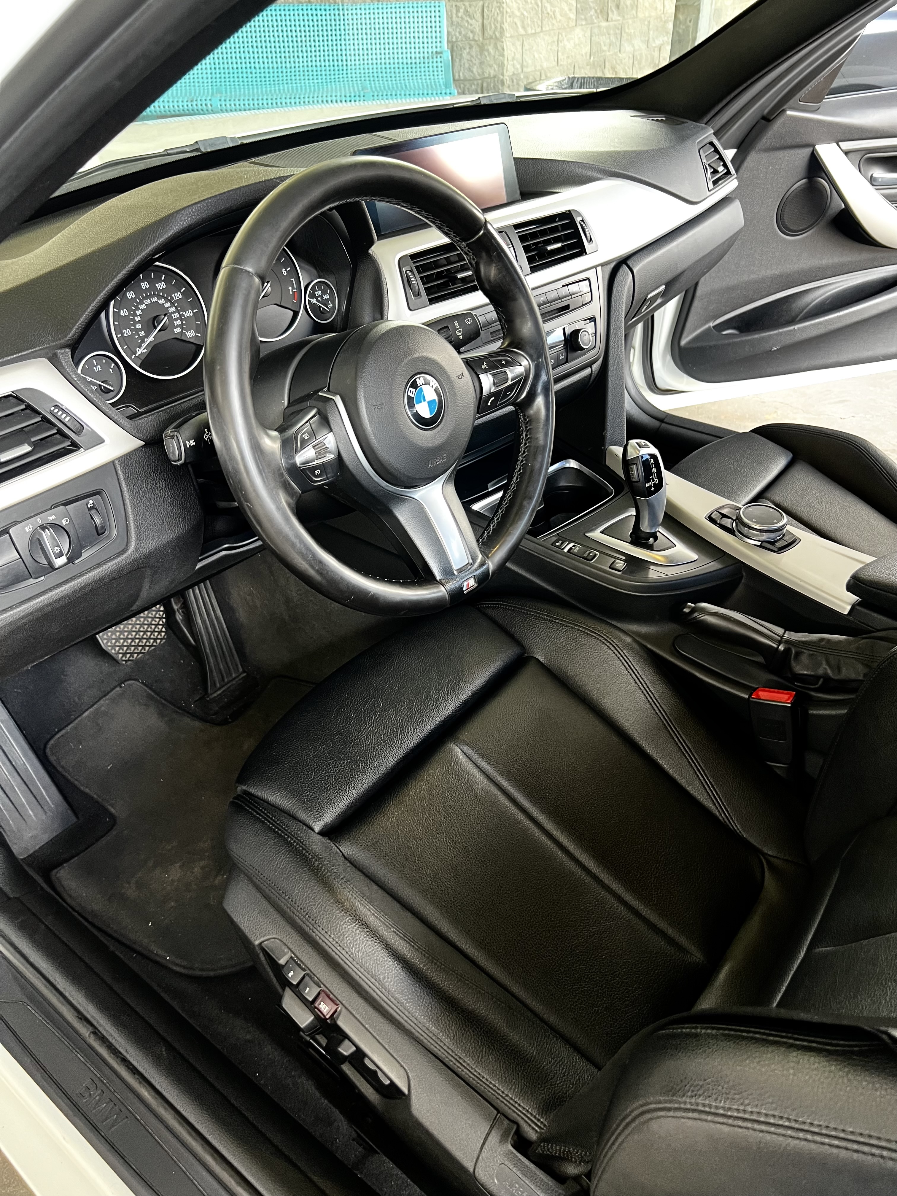 Used 2015 BMW 320i Sedan RWD image 5