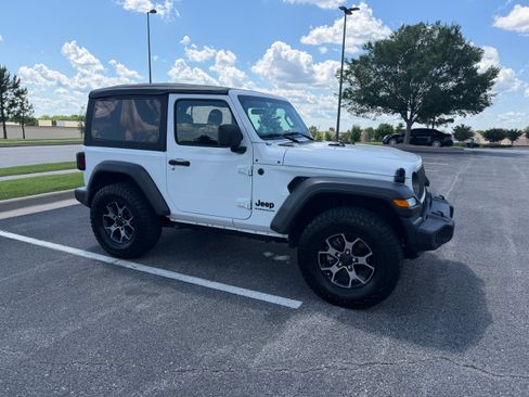 Used 2025 Jeep Wrangler Sport AWD/4WD image 4