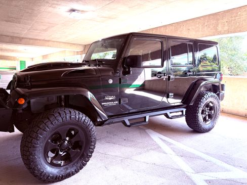 Used 2015 Jeep Wrangler Unlimited Sahara w/ Connectivity Group AWD/4WD image 1