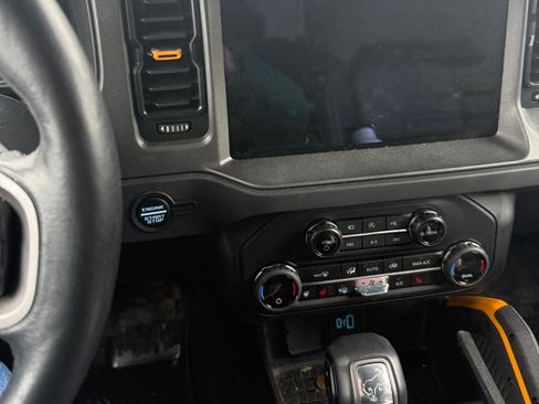 Used 2024 Ford Bronco Badlands image 11