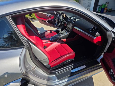 Used 2019 Porsche 718 Cayman image 5