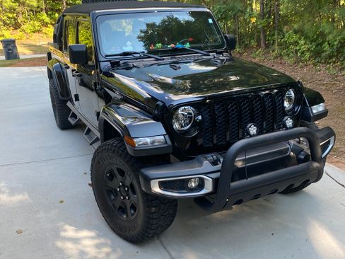 Used 2022 Jeep Gladiator Sport image 4