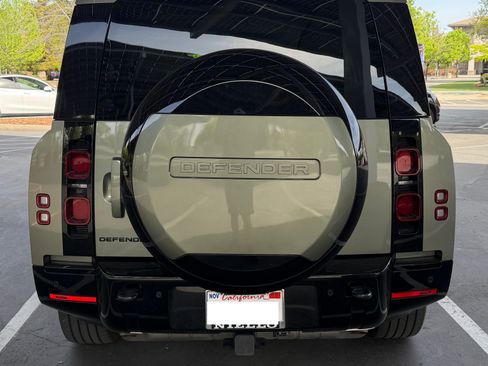 Used 2025 Land Rover Defender 130 X-Dynamic SE image 5