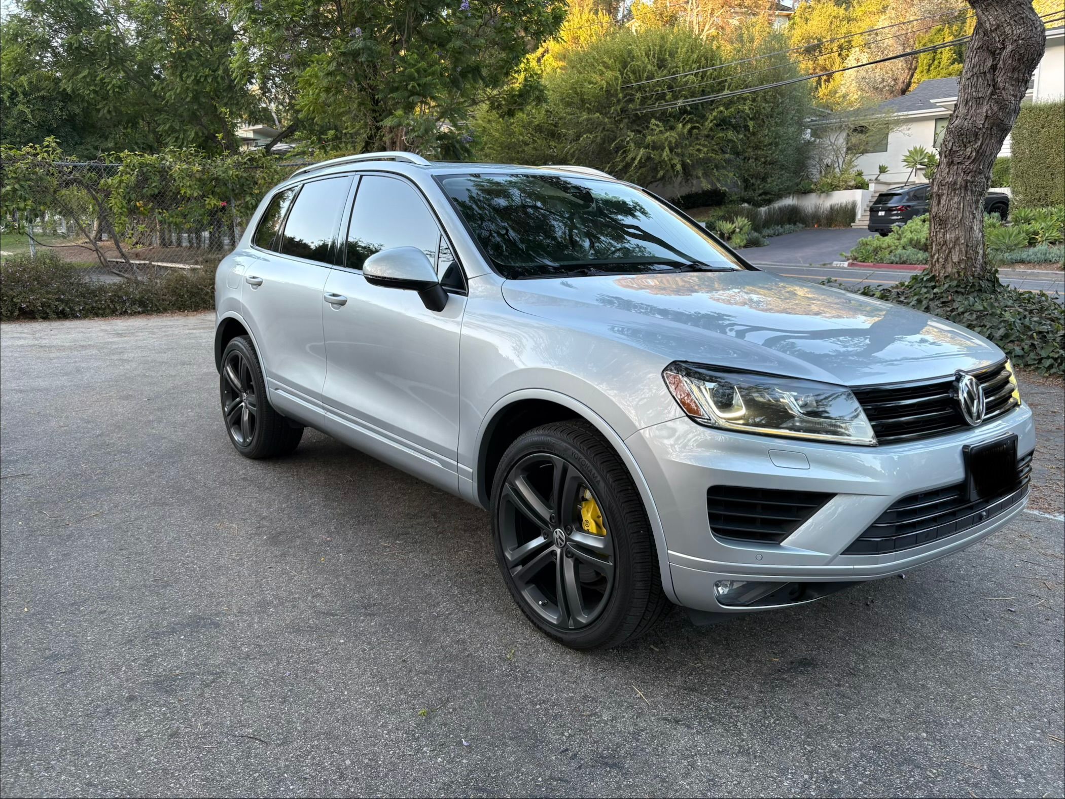 Used 2016 Volkswagen Touareg Executive AWD/4WD image 4