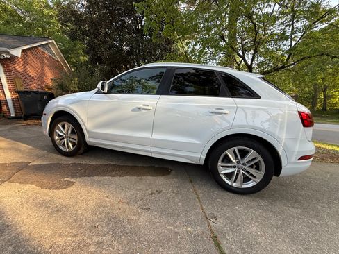 Used 2017 Audi Q3 2.0T Premium w/ Convenience Package FWD image 5
