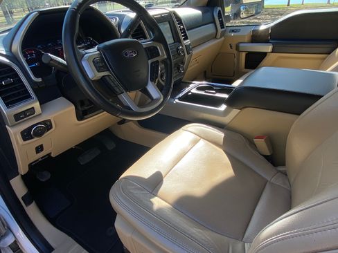 Used 2019 Ford F250 Lariat w/ Lariat Value Package image 2