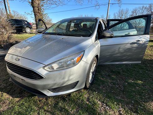 Used 2017 Ford Focus SE image 9