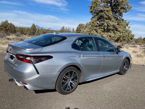 Used 2023 Toyota Camry SE w/ Cold Weather Package image 5