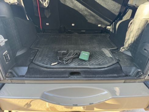 Used 2018 Jeep Wrangler Unlimited Sahara w/ Max Tow Package image 12