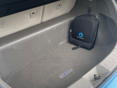 Used 2011 Nissan Leaf SL image 11