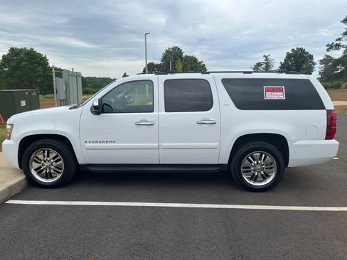 Used 2008 Chevrolet Suburban LTZ w/ LTZ Preferred Equipment Group AWD/4WD image 8