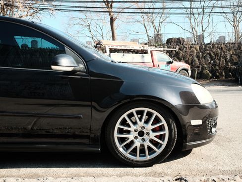 Used 2006 Volkswagen GTI 2.0T 2-Door image 12