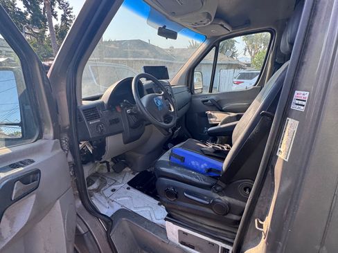 Used 2007 Dodge Sprinter 2500 w/ Comfort Seating Group image 18