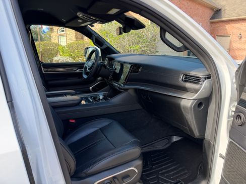 Used 2022 Jeep Wagoneer Series III image 12