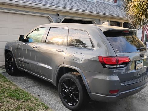 Used 2019 Jeep Grand Cherokee Altitude image 8