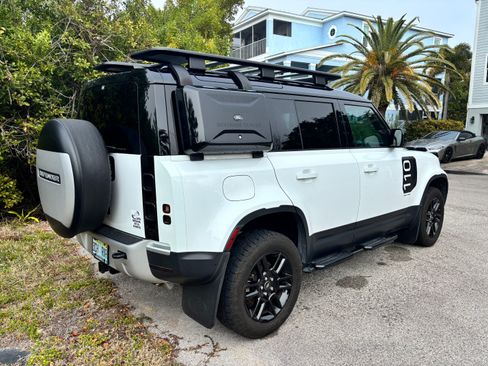 Used 2024 Land Rover Defender 110 S image 2