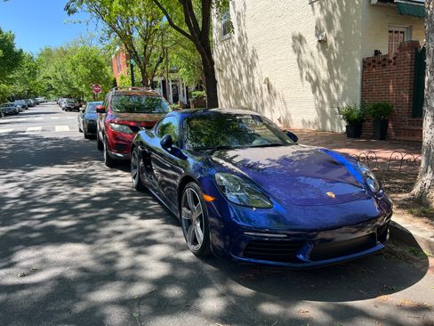 Used 2021 Porsche 718 Cayman RWD image 9