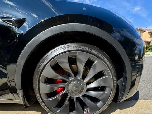 Used 2022 Tesla Model Y Performance image 12