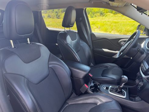 Used 2018 Jeep Cherokee Latitude Plus FWD image 9