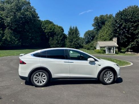 Used 2020 Tesla Model X Long Range image 2