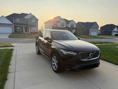 Used 2022 Volvo XC90 T5 Momentum AWD/4WD image 4