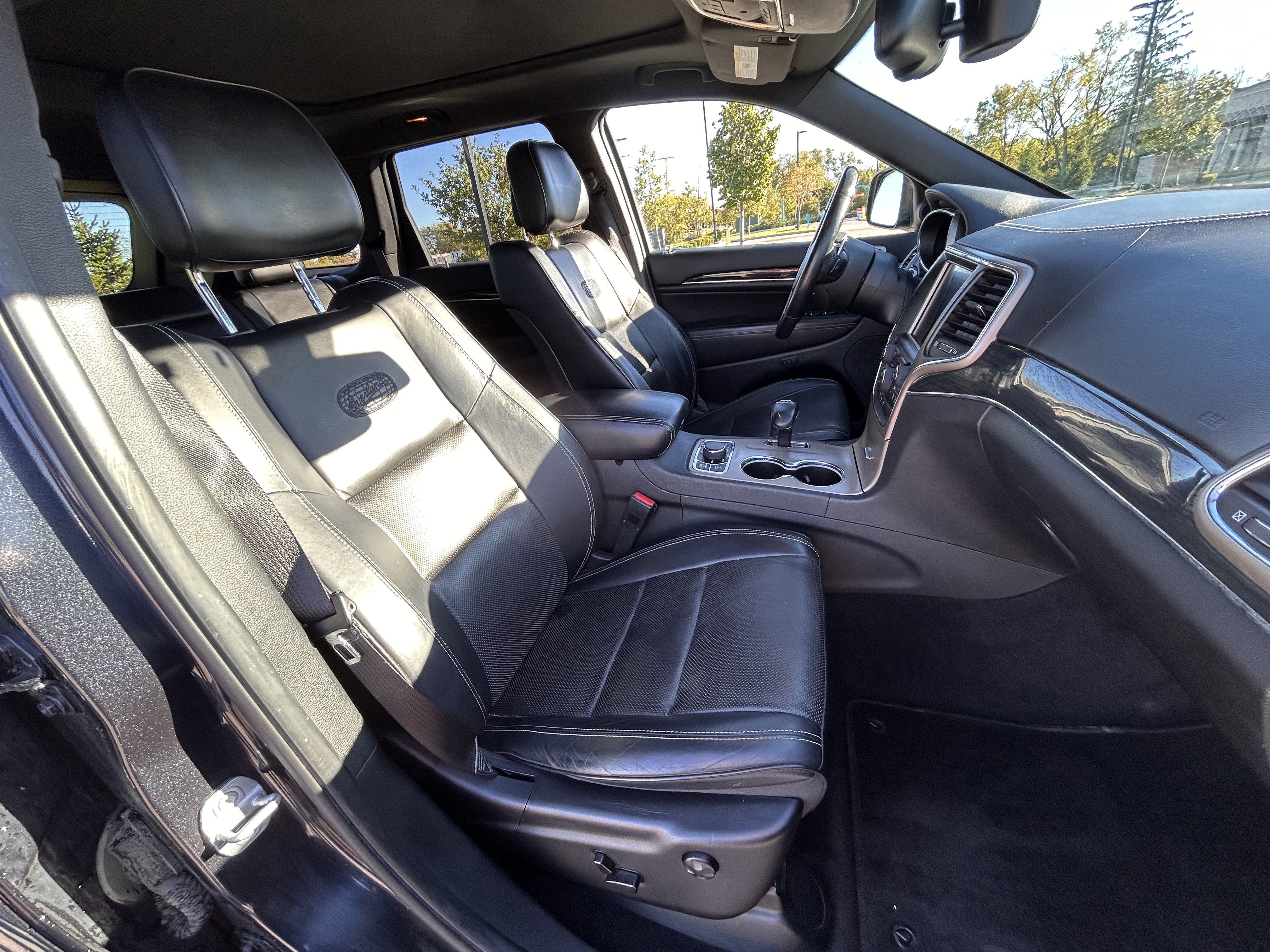 Used 2014 Jeep Grand Cherokee Overland AWD/4WD image 11