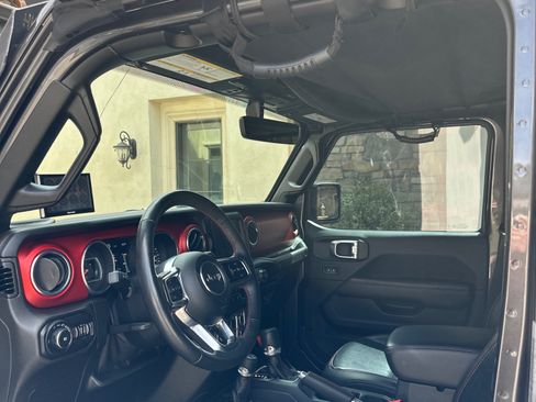 Used 2018 Jeep Wrangler Unlimited Rubicon image 12