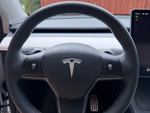 Used 2023 Tesla Model Y Performance AWD/4WD image 21