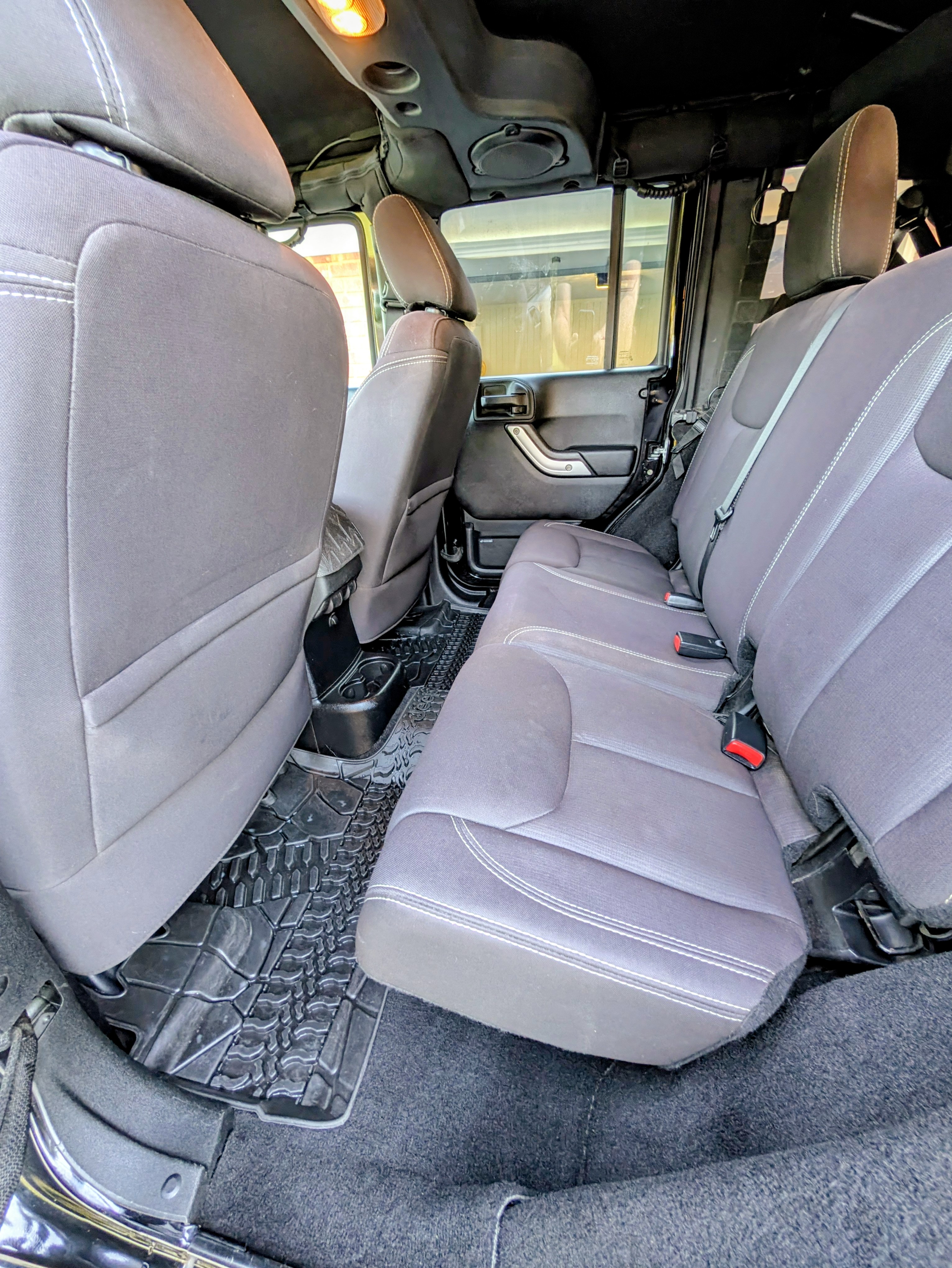 Used 2013 Jeep Wrangler Unlimited Sahara w/ Connectivity Group AWD/4WD image 10