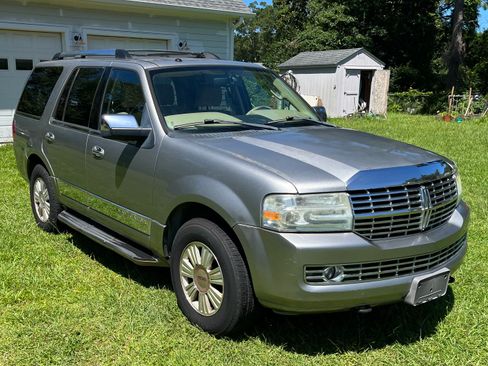 Used 2008 Lincoln Navigator 4WD image 2
