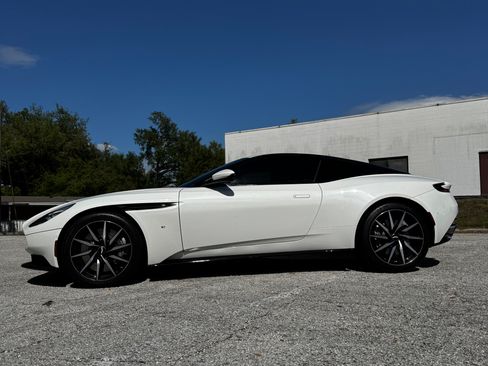 Used 2018 Aston Martin DB11 V12 image 2