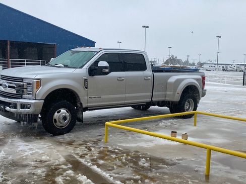 Used 2019 Ford F350 Lariat w/ Lariat Ultimate Package image 4