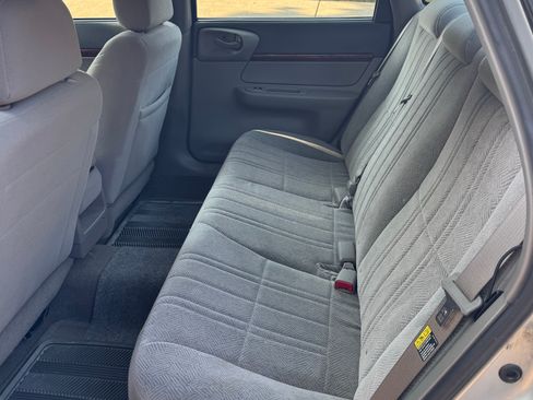Used 2004 Chevrolet Impala w/ Preferred Equipment Group FWD image 6