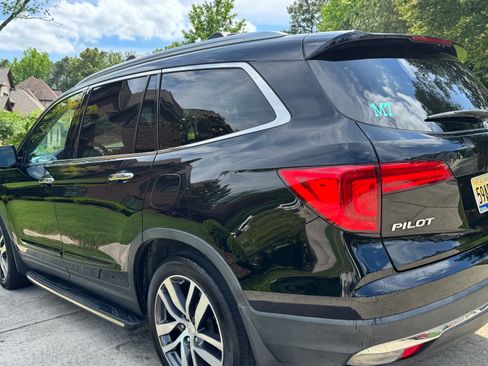 Used 2018 Honda Pilot Touring image 8