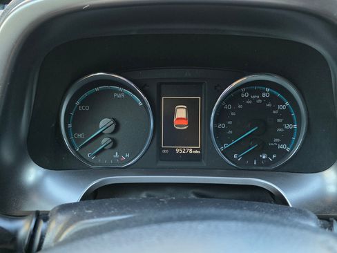 Used 2017 Toyota RAV4 SE image 20