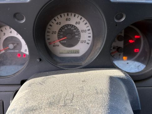 Used 2004 Nissan Frontier XE Desert Runner w/ (VTP) Value Truck Pkg image 11