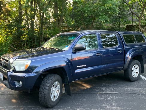 Used 2012 Toyota Tacoma 4x4 Double Cab w/ SR5 Pkg image 2