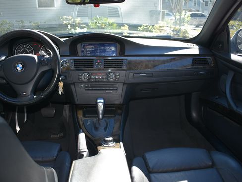 Used 2010 BMW 335i Convertible image 21