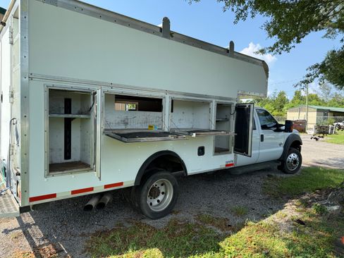 Used 2011 Ford F550 4x4 Crew Cab Super Duty w/ Payload Upgrade Pkg image 11