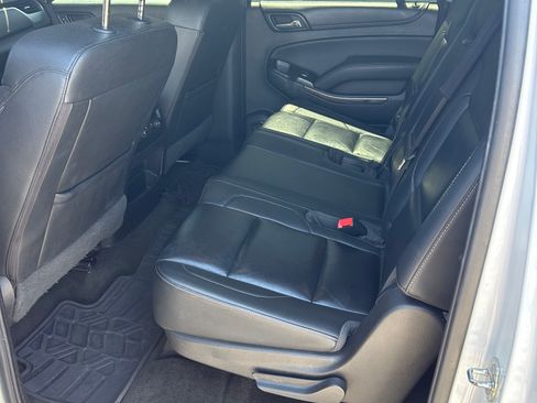 Used 2018 Chevrolet Suburban LT RWD image 10