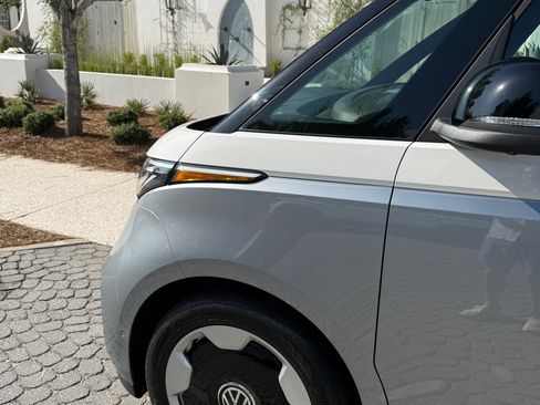 Used 2025 Volkswagen ID. Buzz Pro S Plus RWD image 5