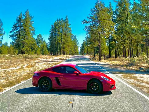 Used 2021 Porsche 718 Cayman image 12