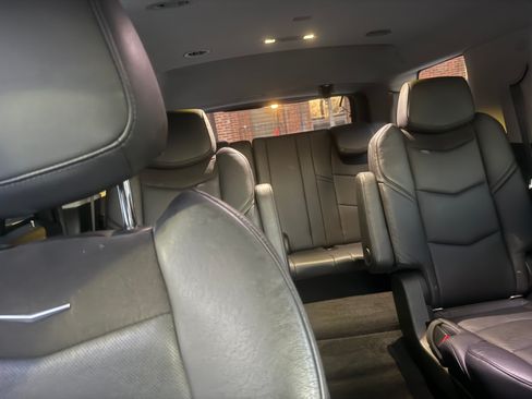 Used 2019 Cadillac Escalade Luxury image 11